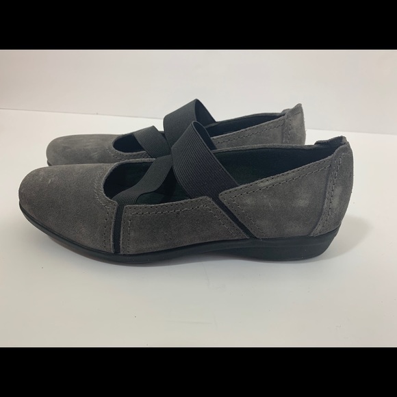 clarks flats grey